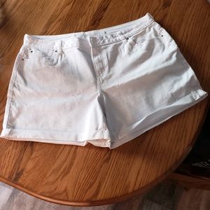 Jennifer Lopez white jean shorts ax 16